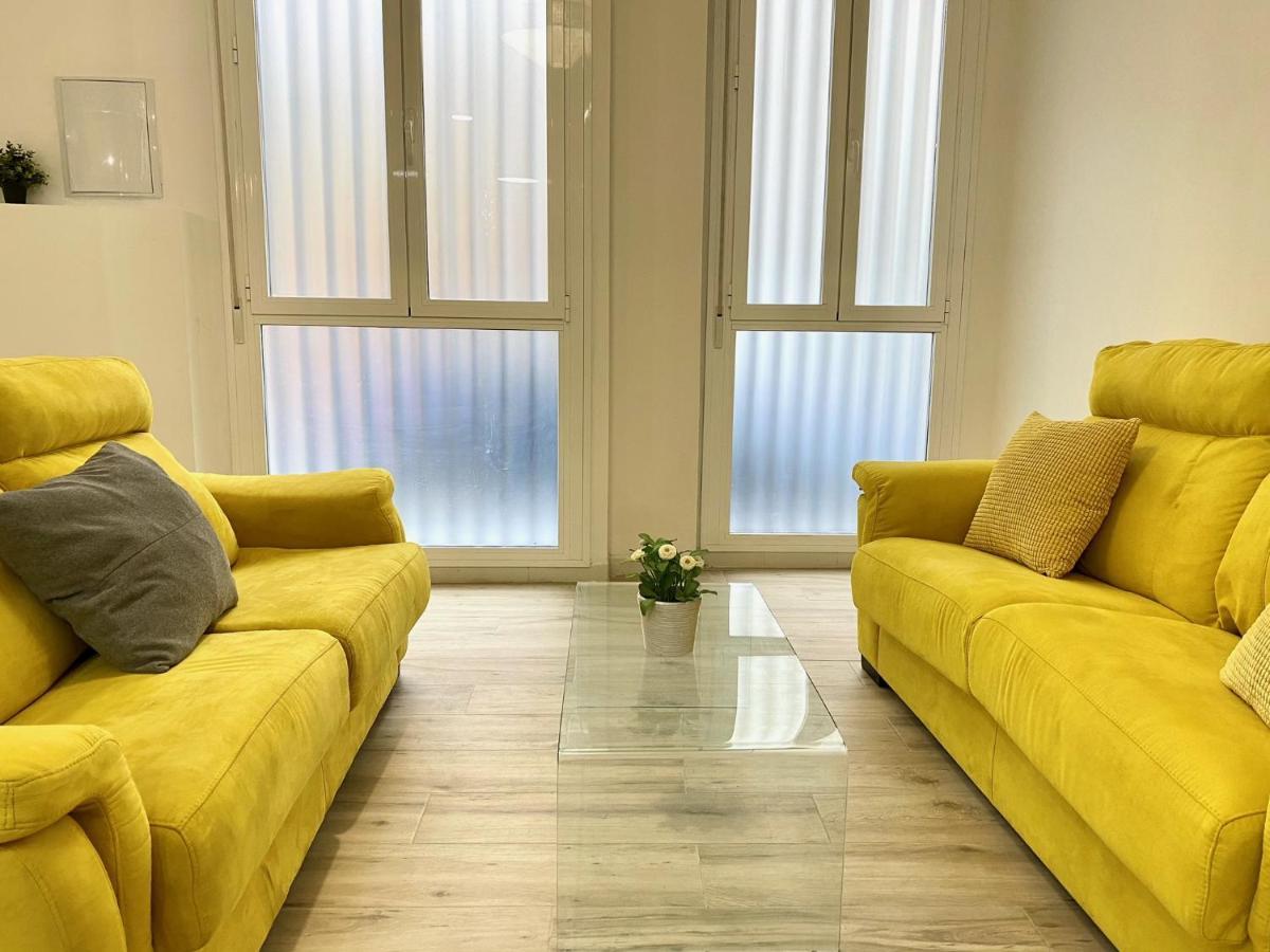 Flamenca Triana - Apartamento Wifi Con 2 Dormitorios 2 Sofas Camas 2 Banos — Fotos 2